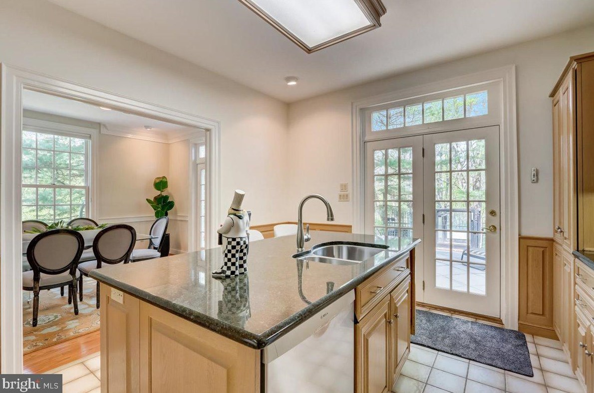 8 Barclay Ct, Upper Makefield PA  18940-1555 exterior