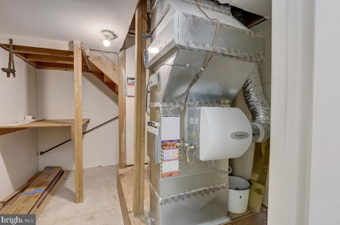 8 Barclay Ct, Upper Makefield PA  18940-1555 exterior