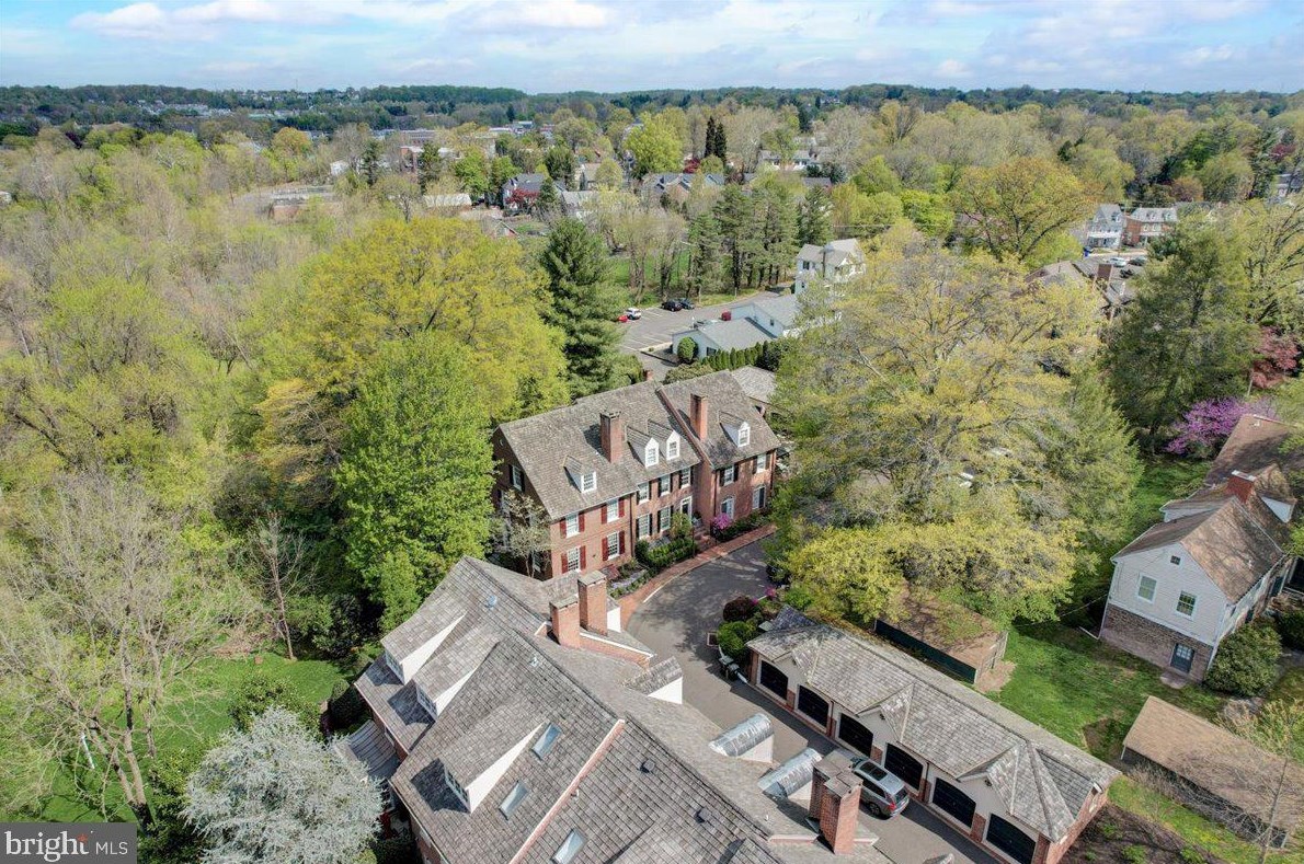 8 Barclay Ct, Upper Makefield PA  18940-1555 exterior