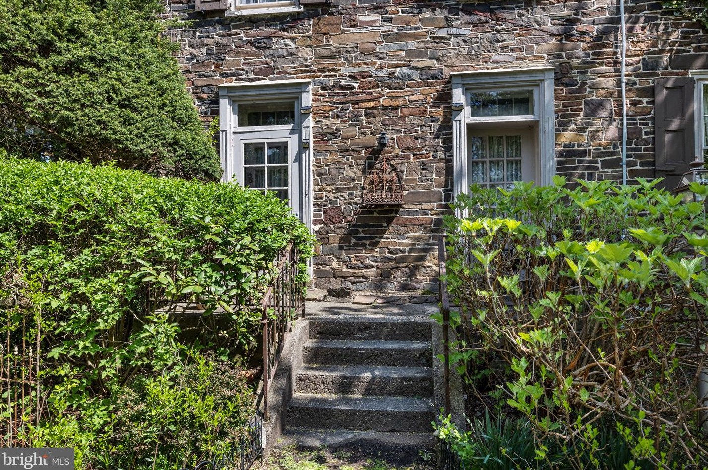 259 Stoopville Rd, Upper Makefield PA  18940-9210 exterior