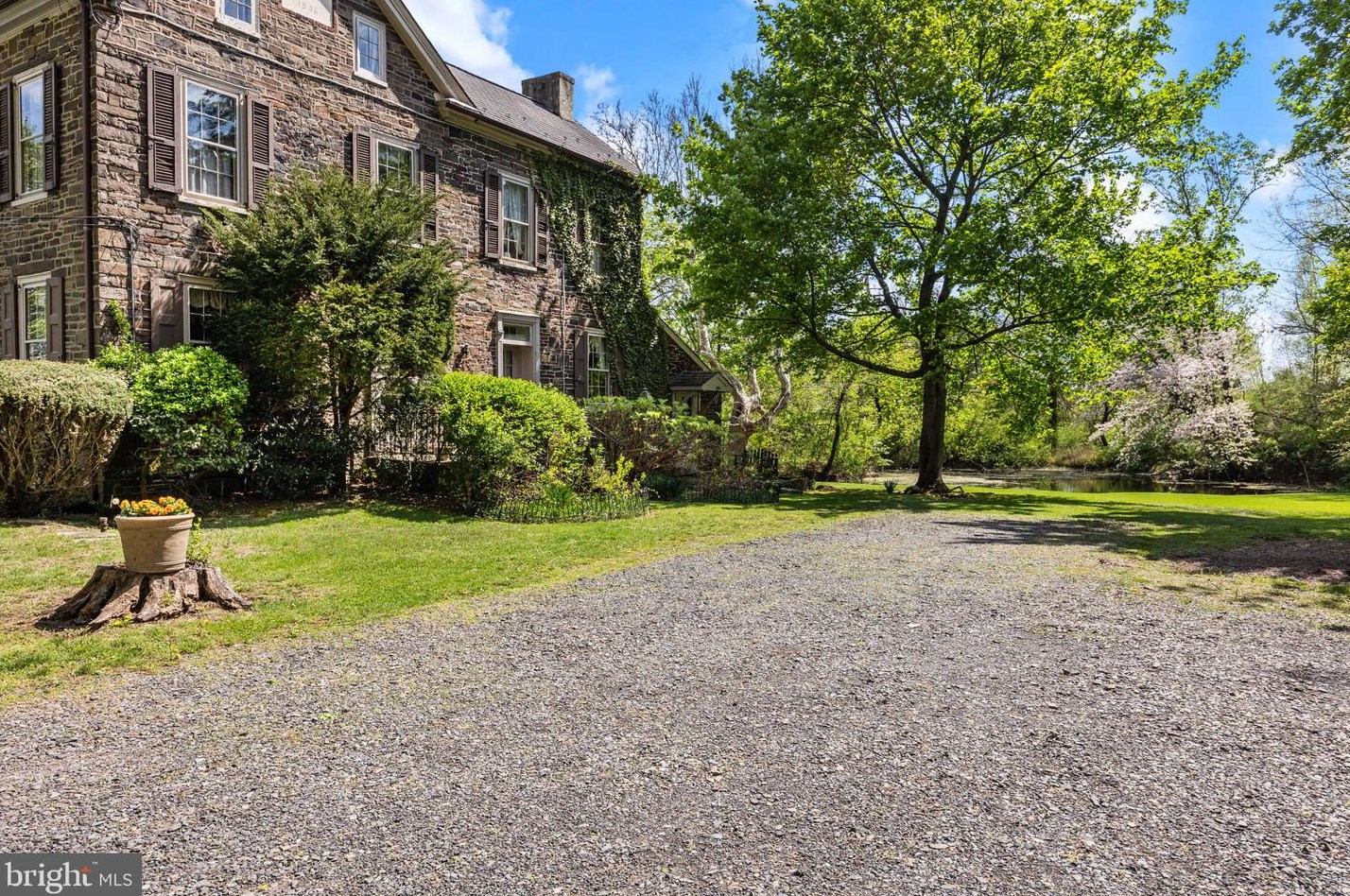 259 Stoopville Rd, Upper Makefield PA  18940-9210 exterior