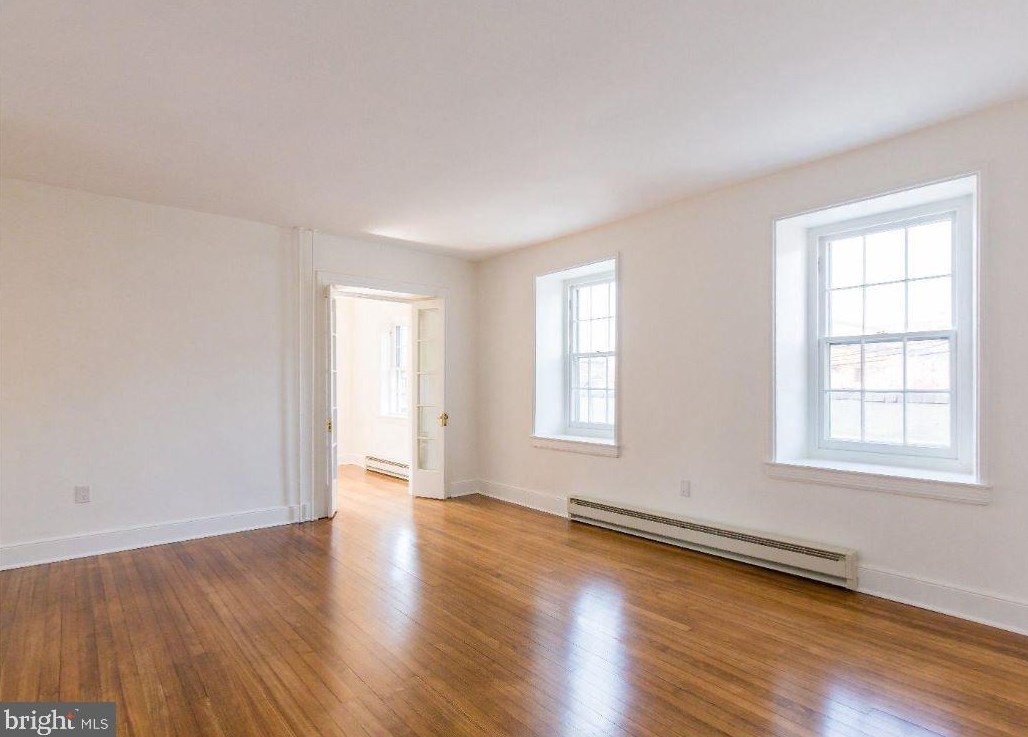 35 State St, Upper Makefield PA  18940-1987 exterior