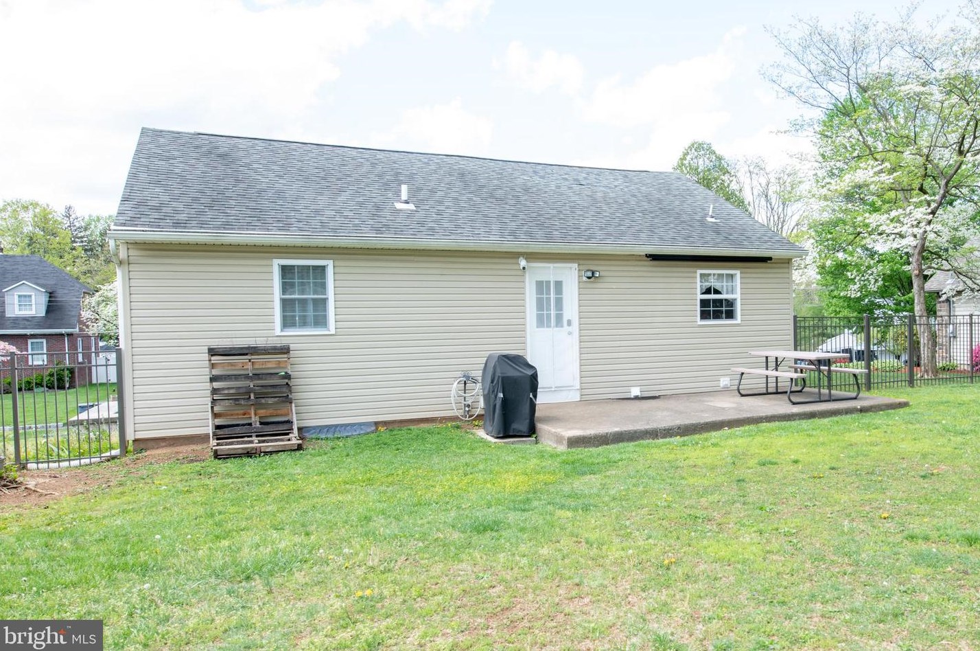 435 Cedar Ave, Langhorne PA  19047-2011 exterior