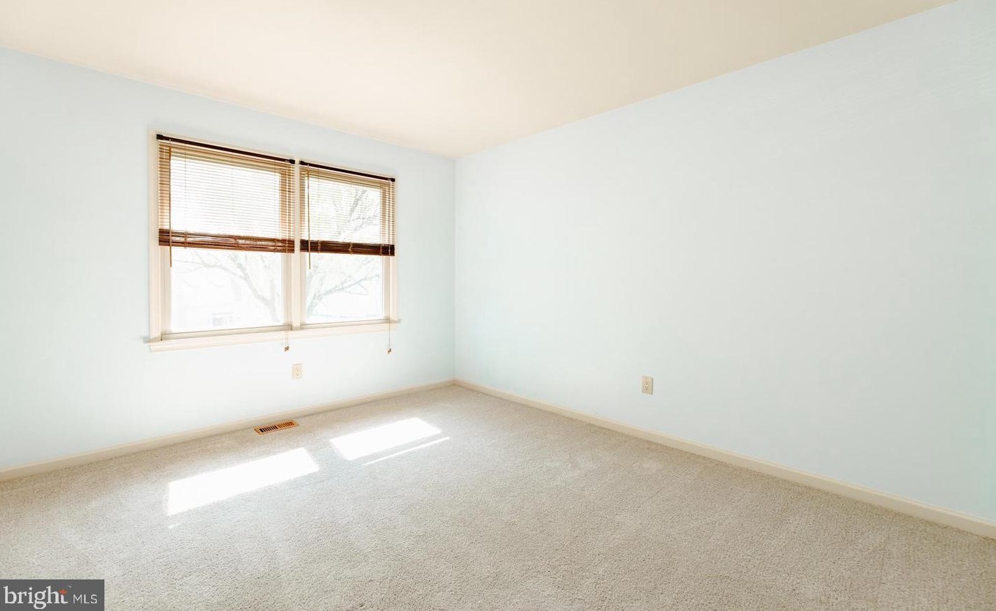 46 Snapdragon Dr, Upper Makefield PA  18940-9206 exterior