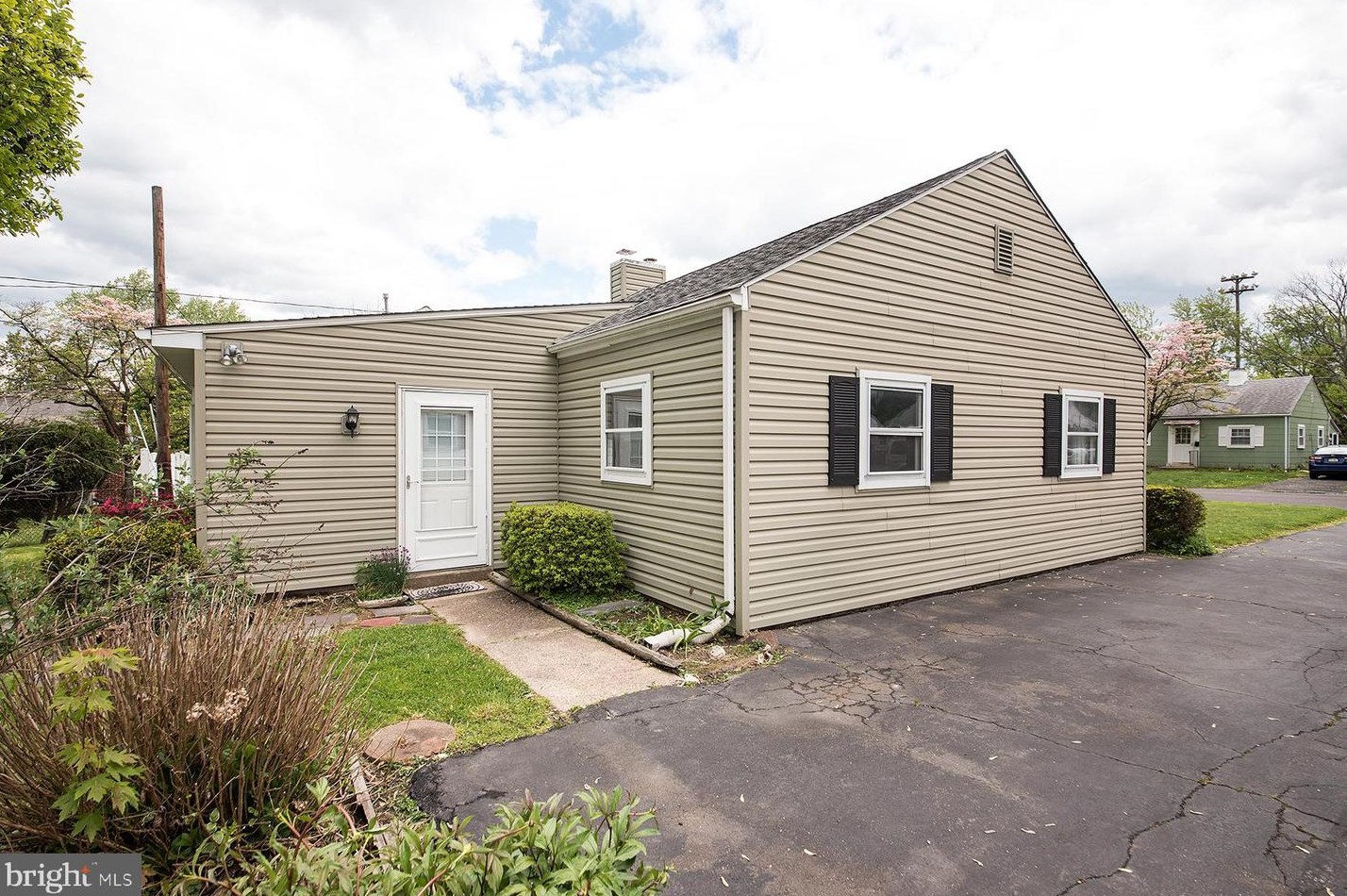 856 Willow St, Southampton PA  18966-3432 exterior