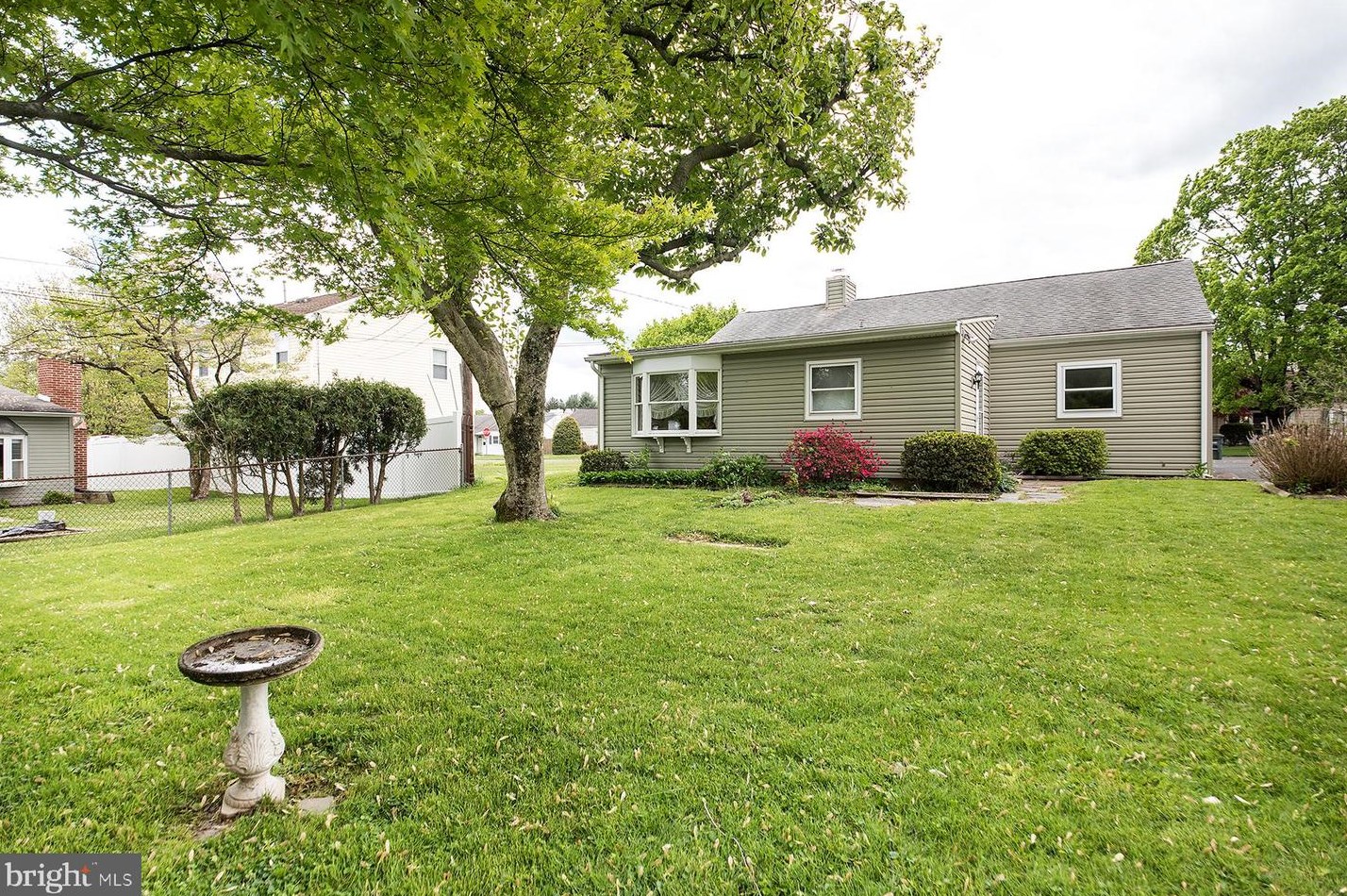 856 Willow St, Southampton PA  18966-3432 exterior