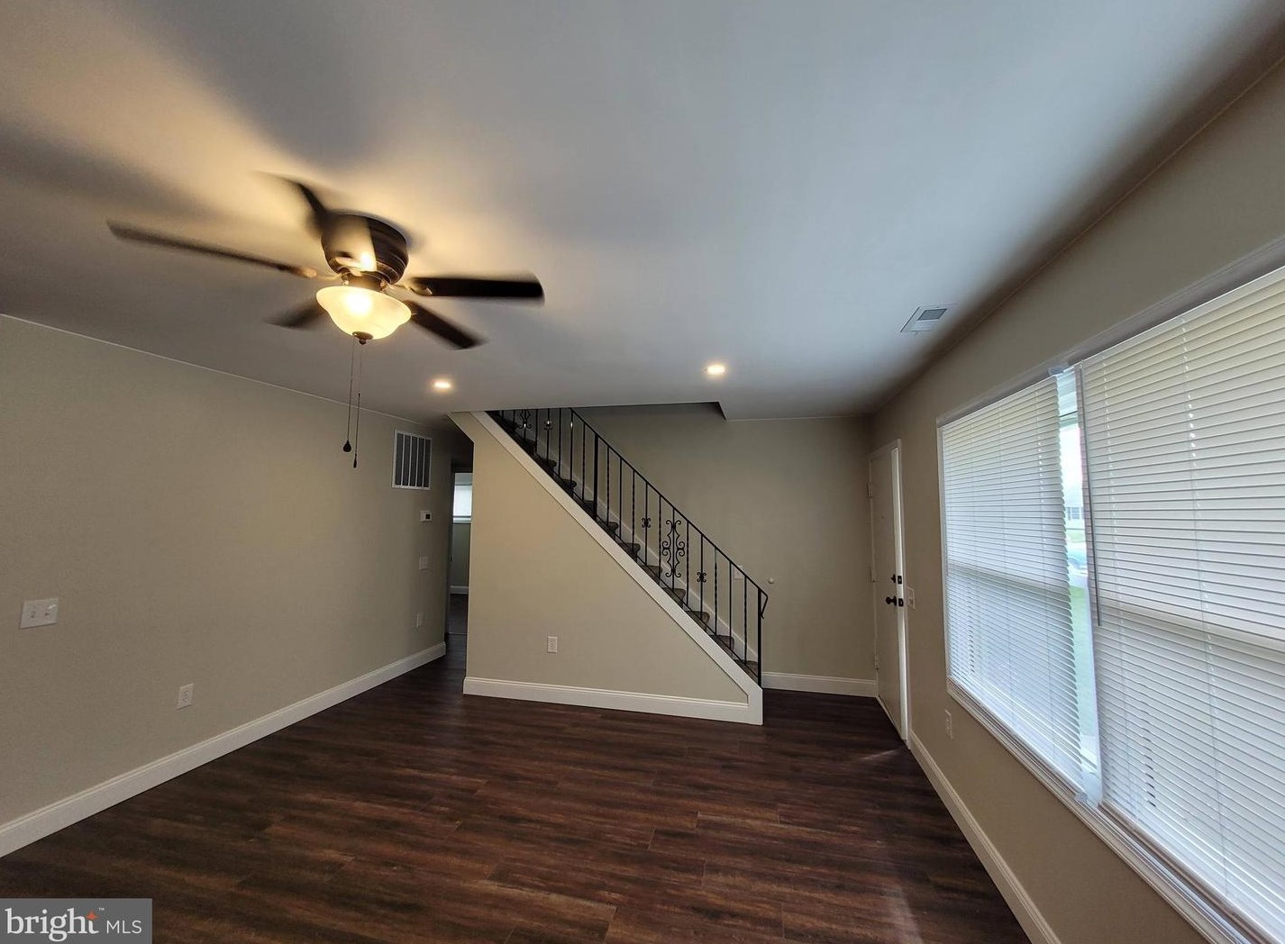 30 Crystal Rd, Levittown PA  19057-1416 exterior