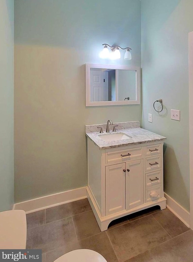 275 Yardley Ave, Levittown PA  19054-1121 exterior