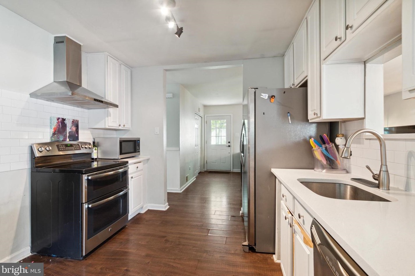 236 Canterbury Ct, Upper Makefield PA  18940-1416 exterior