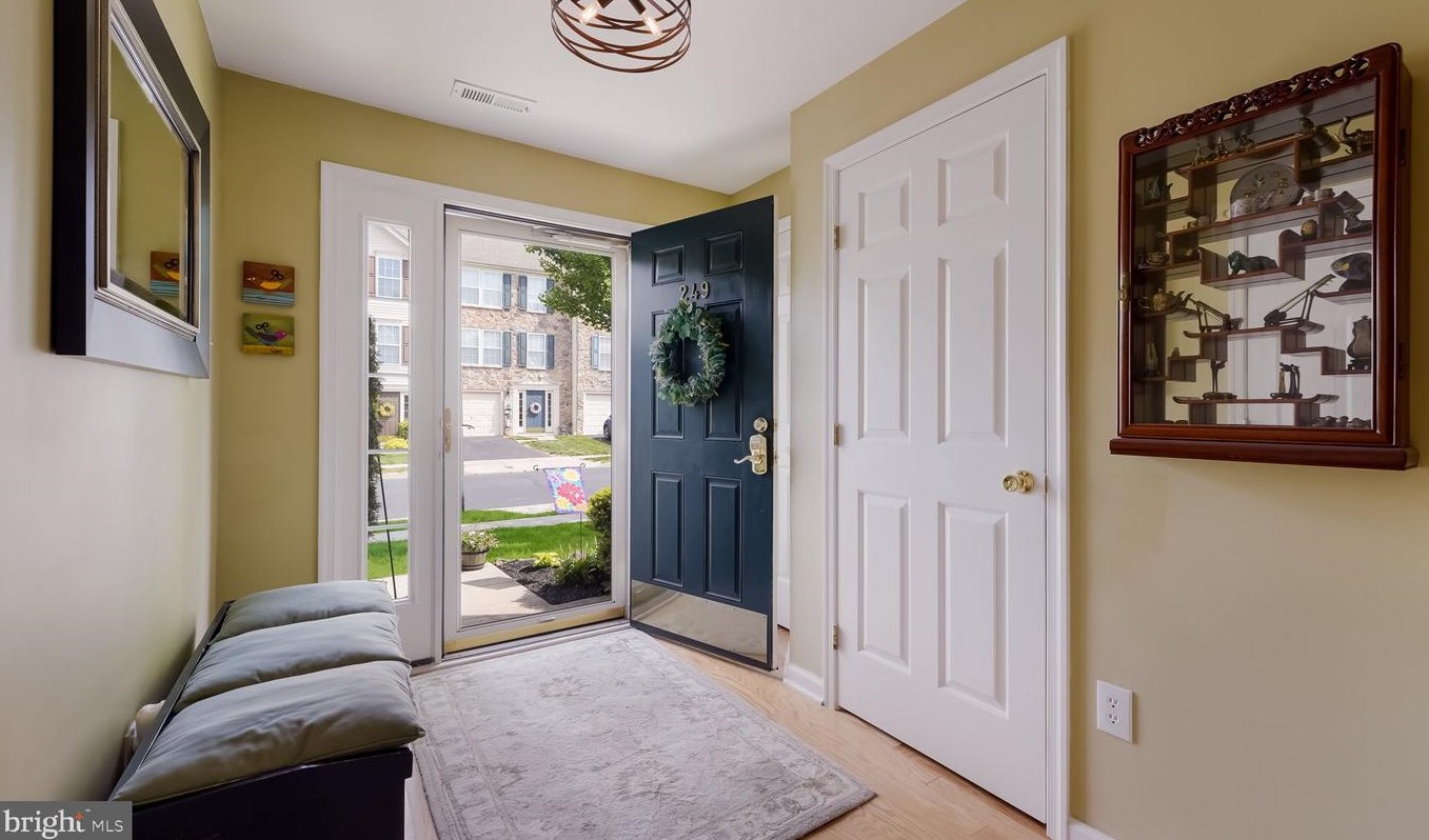 249 Windsor Ct, Quakertown PA  18951-5042 exterior