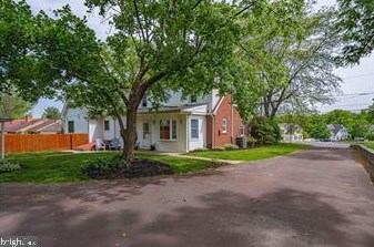 525 Lawn Ave, Sellersville PA  18960-2105 exterior