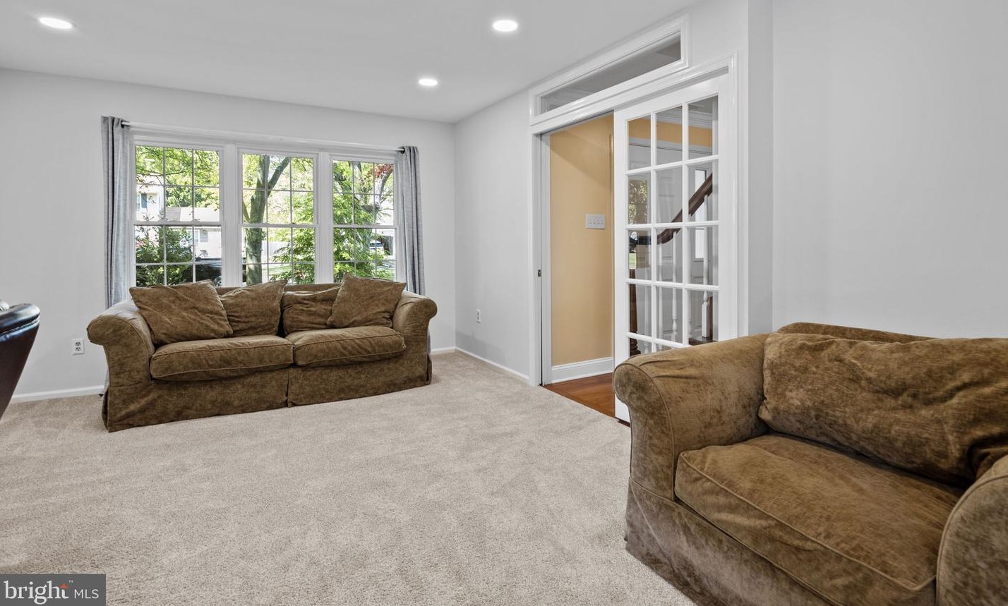 278 Burgundy Ln, Upper Makefield PA  18940-1666 exterior