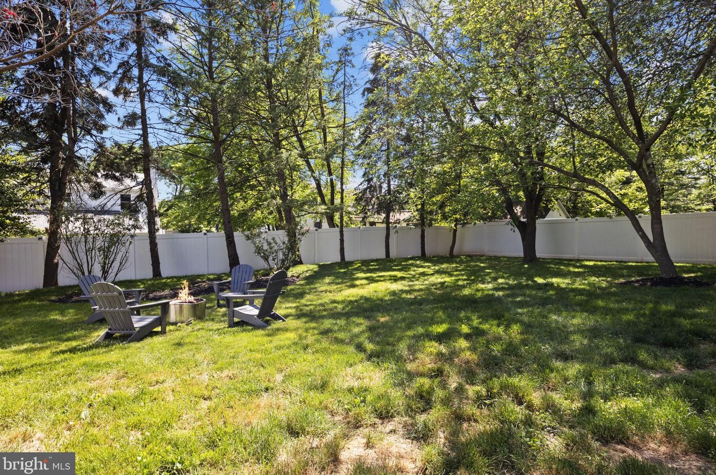 278 Burgundy Ln, Upper Makefield PA  18940-1666 exterior