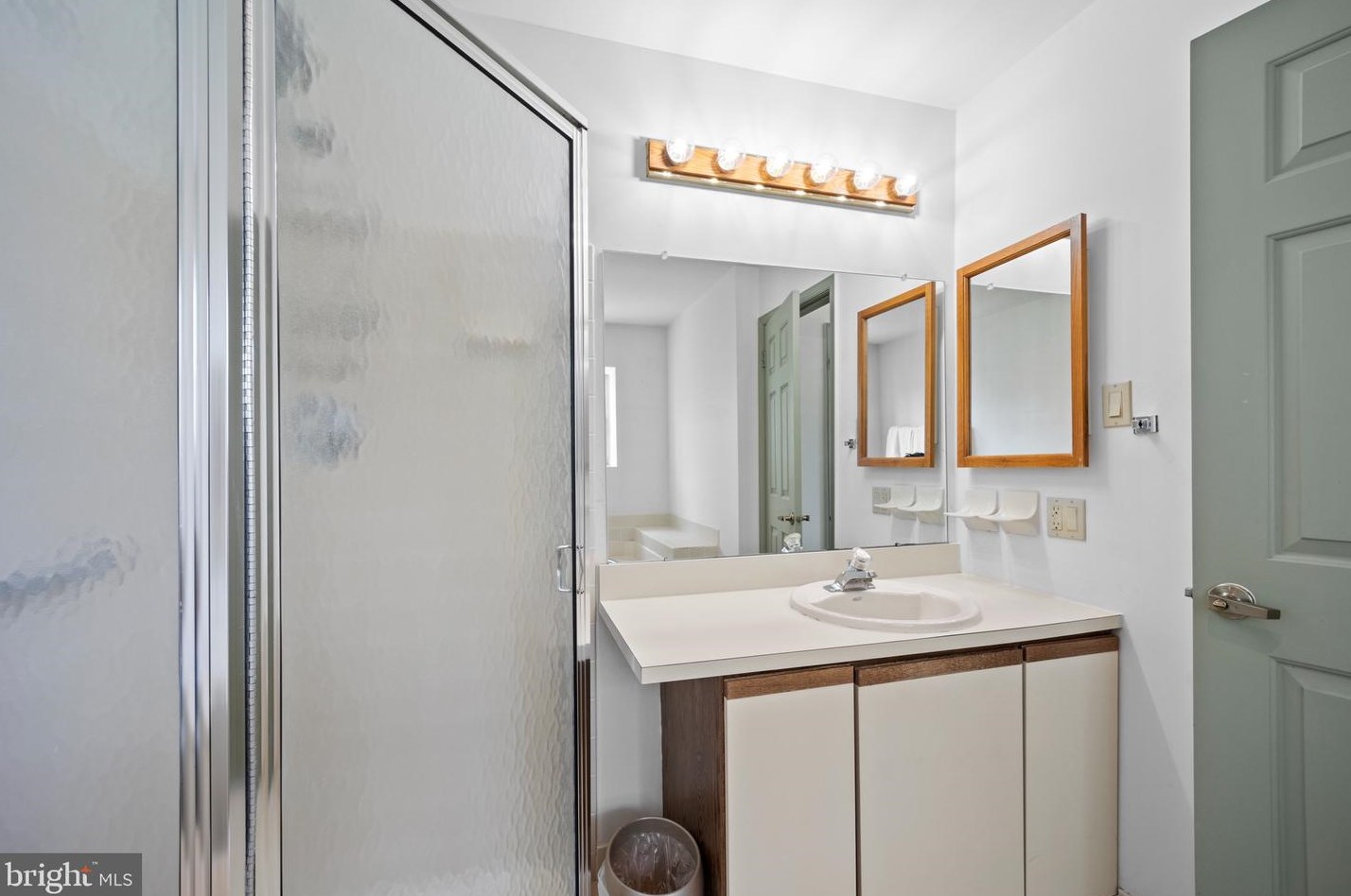 1 Laurel Cir, Upper Makefield PA  18940-3221 exterior