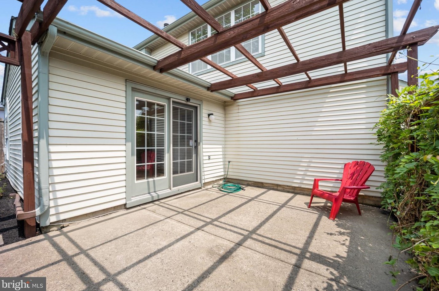 1 Laurel Cir, Upper Makefield PA  18940-3221 exterior