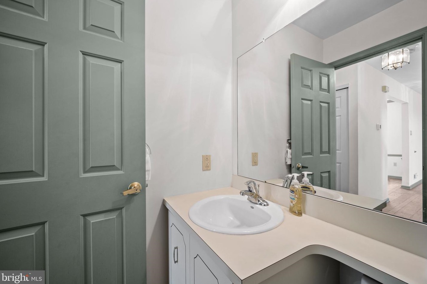 1 Laurel Cir, Upper Makefield PA  18940-3221 exterior