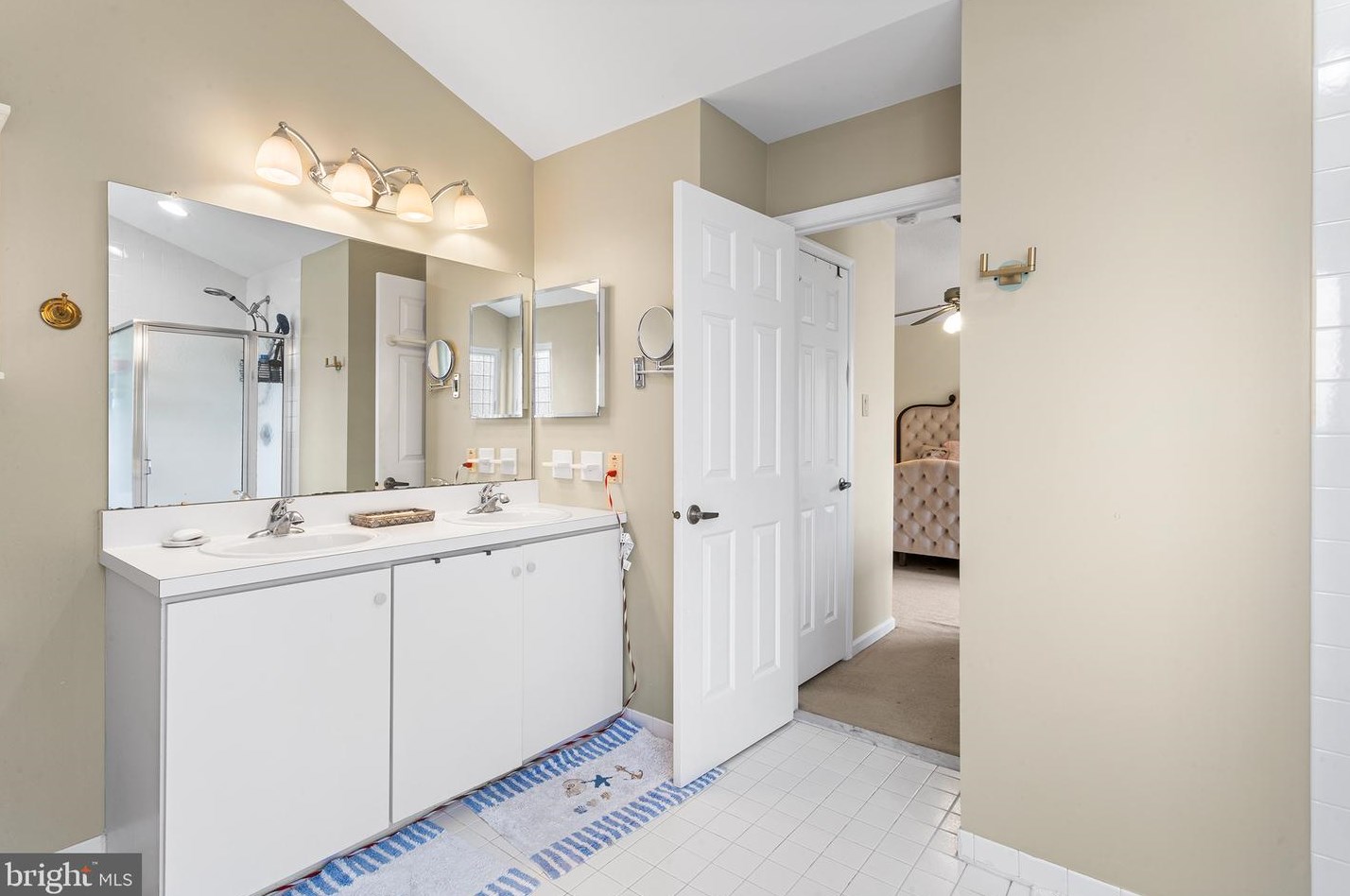 10 Chickory Pl, Upper Makefield PA  18940-1253 exterior