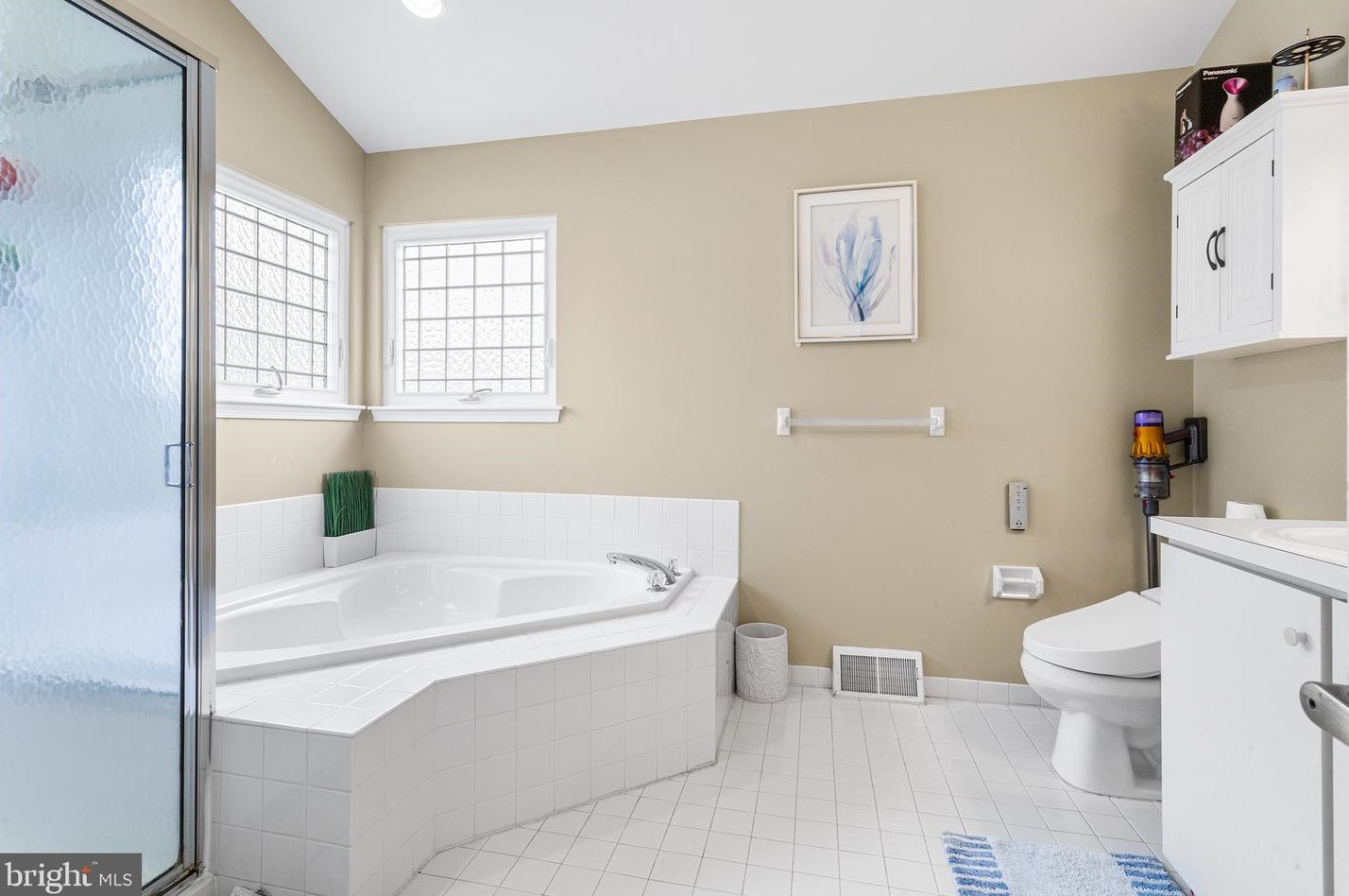 10 Chickory Pl, Upper Makefield PA  18940-1253 exterior