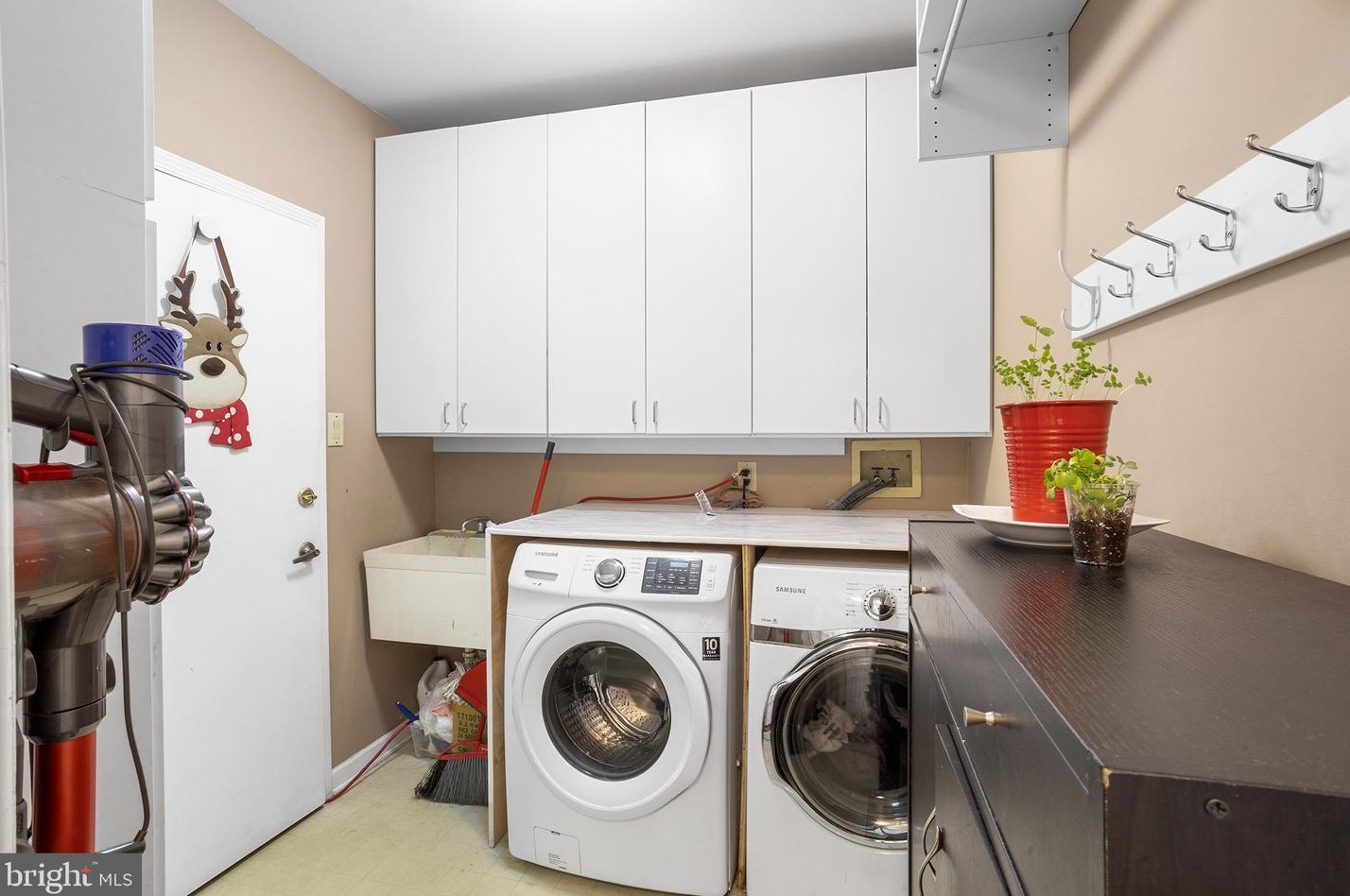 10 Chickory Pl, Upper Makefield PA  18940-1253 exterior