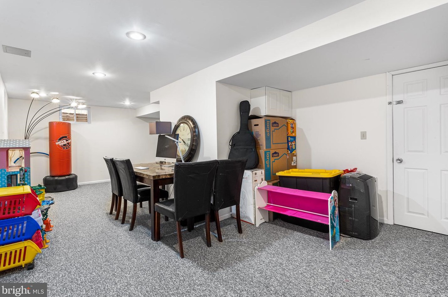 10 Chickory Pl, Upper Makefield PA  18940-1253 exterior