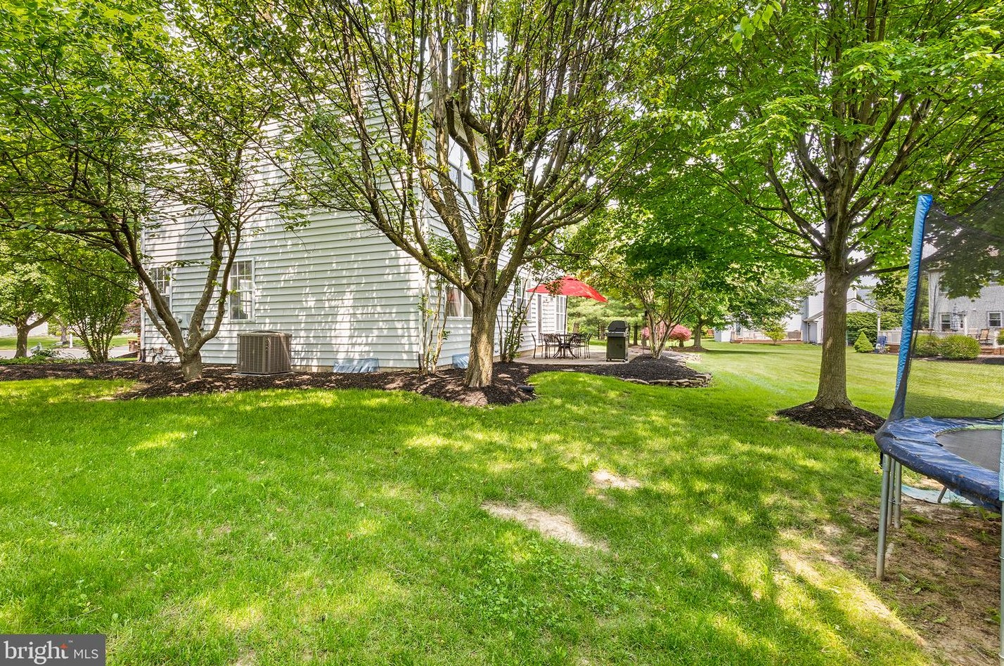 10 Chickory Pl, Upper Makefield PA  18940-1253 exterior