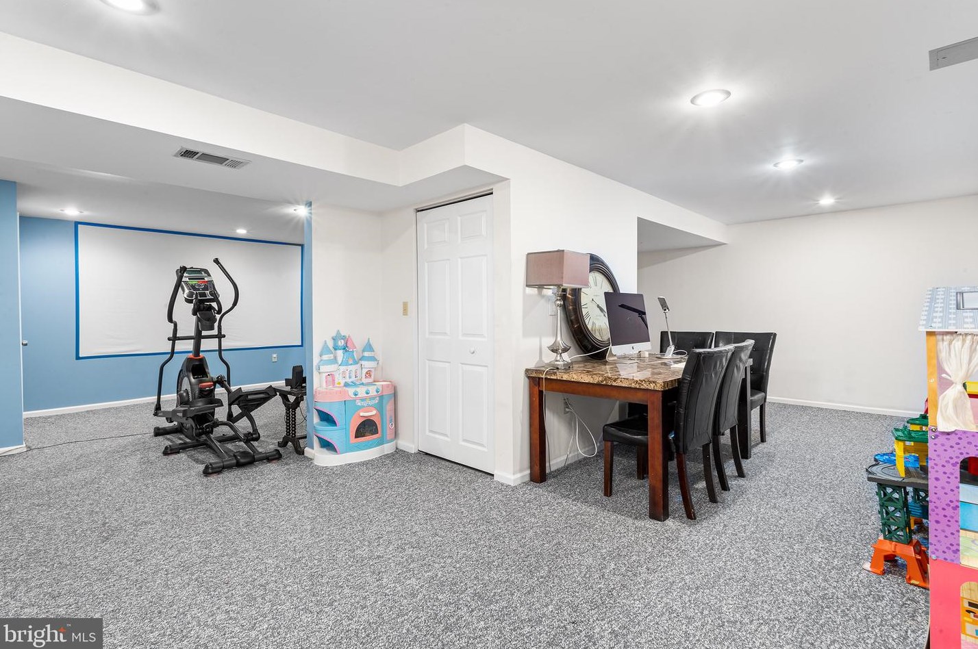 10 Chickory Pl, Upper Makefield PA  18940-1253 exterior