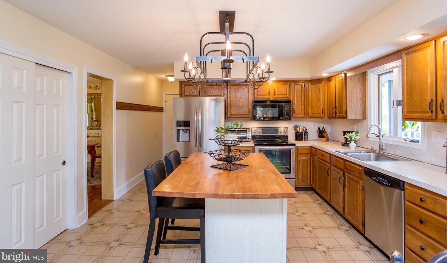 620 Schwenkmill Rd, Perkasie PA  18944-2248 exterior