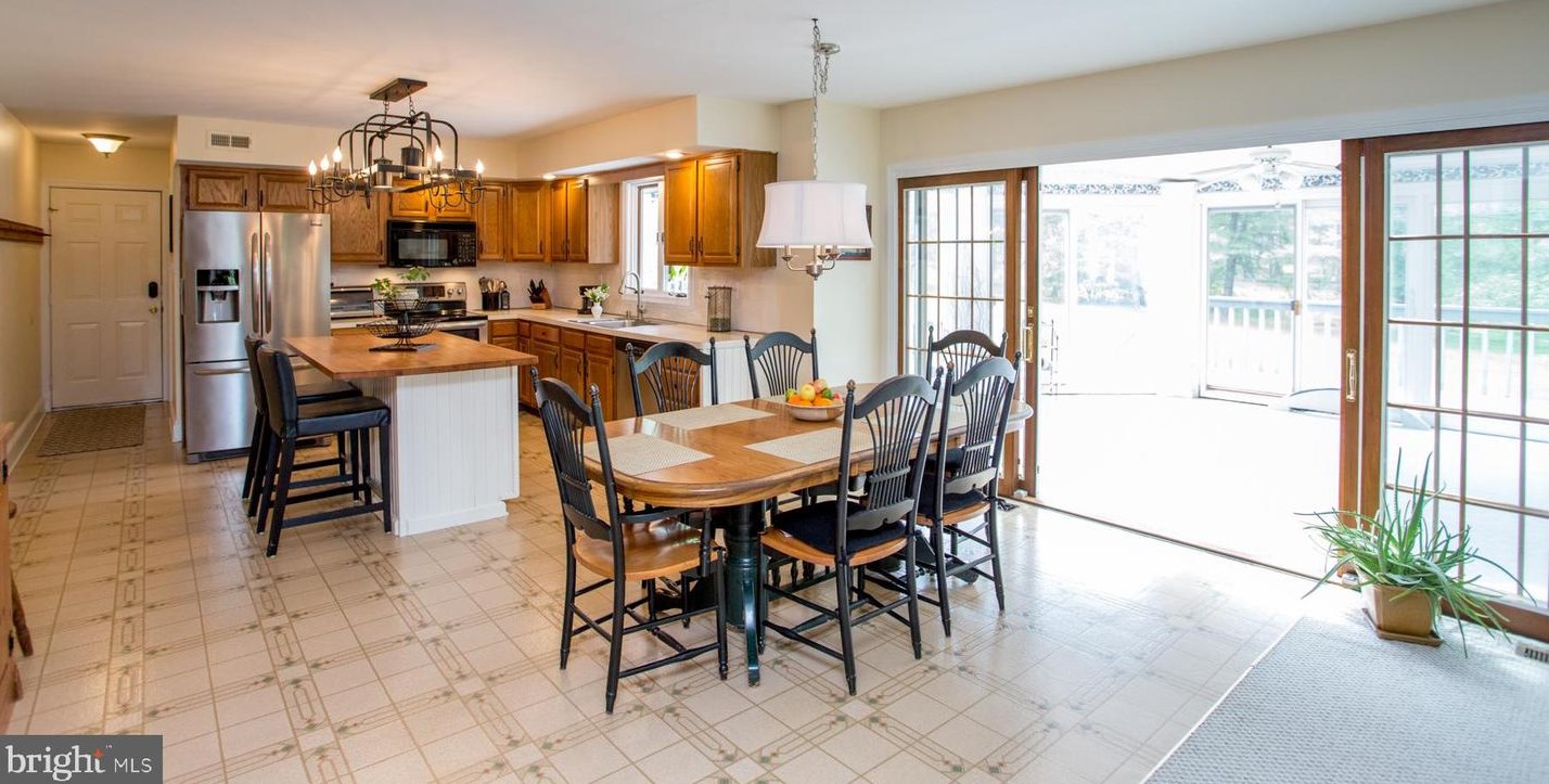 620 Schwenkmill Rd, Perkasie PA  18944-2248 exterior