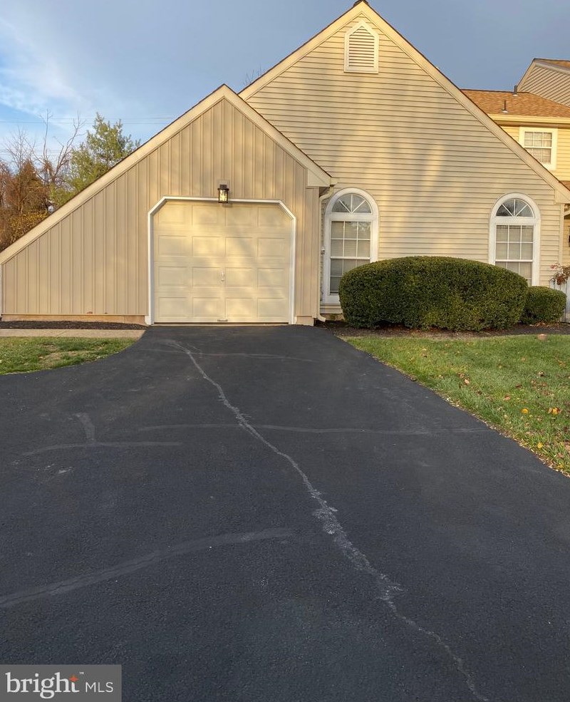 1819 Hennessy Dr, Southampton, PA 18966