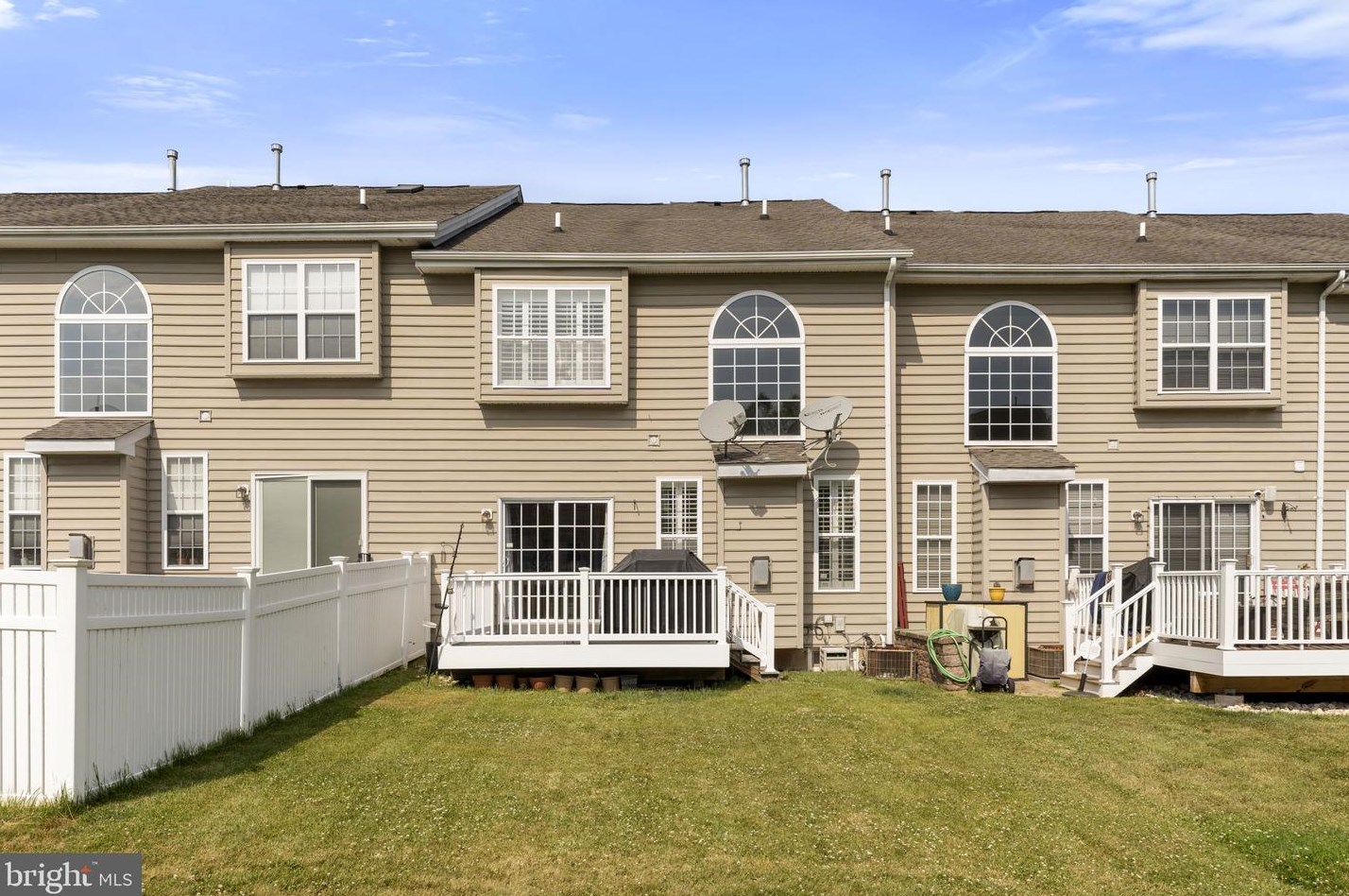 14 Wellington Rd, Upper Makefield PA  18940-2423 exterior