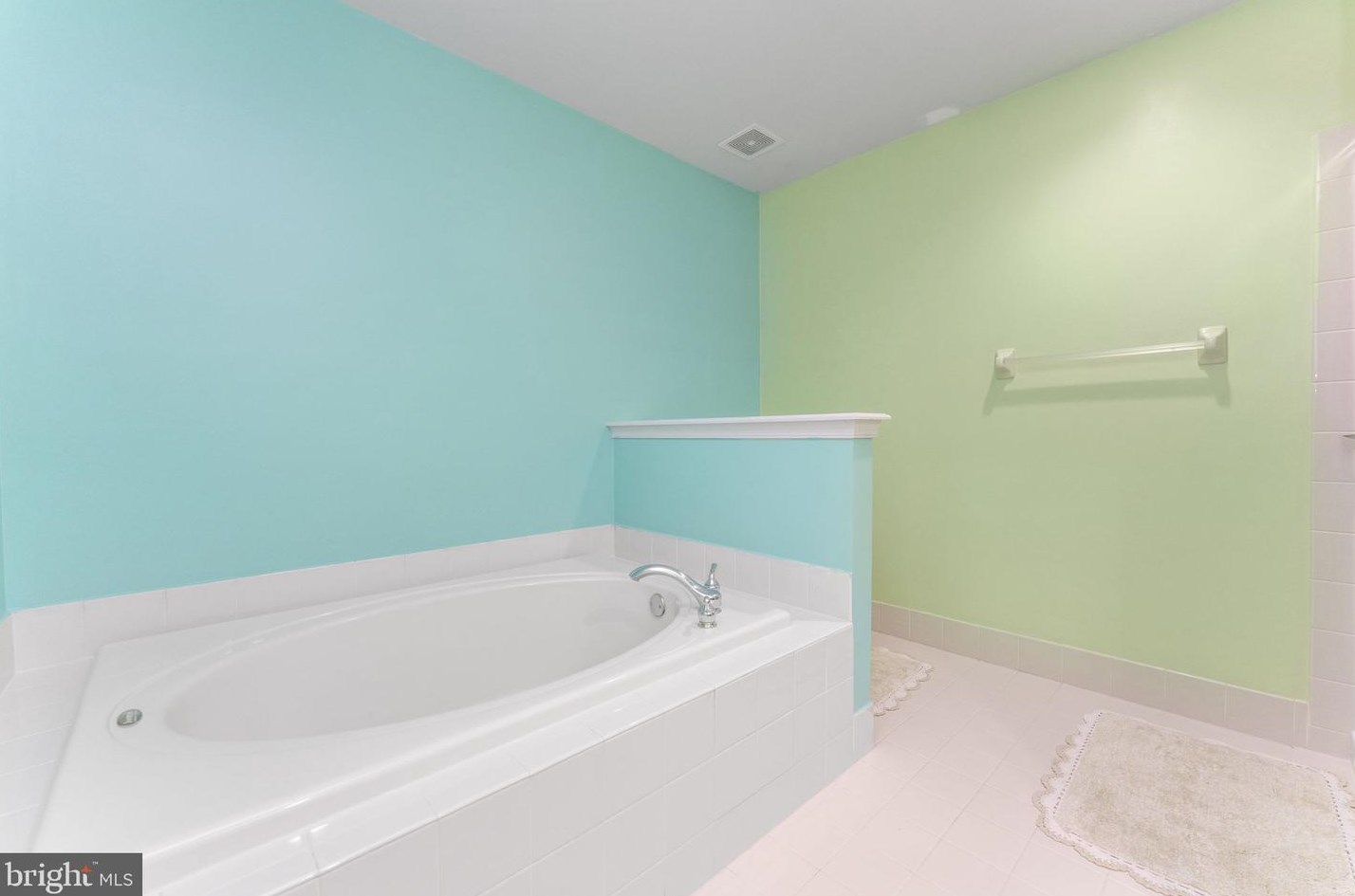 14 Wellington Rd, Upper Makefield PA  18940-2423 exterior