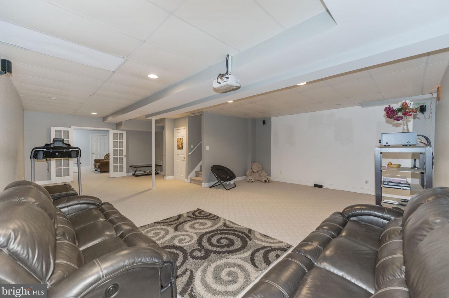 14 Wellington Rd, Upper Makefield PA  18940-2423 exterior