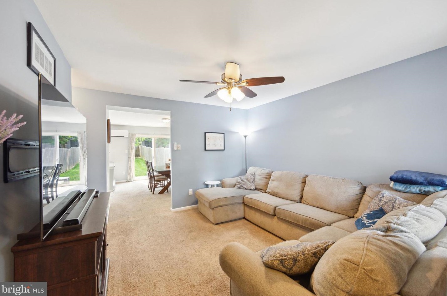 13 Grove Cir, Sellersville PA  18960-1562 exterior