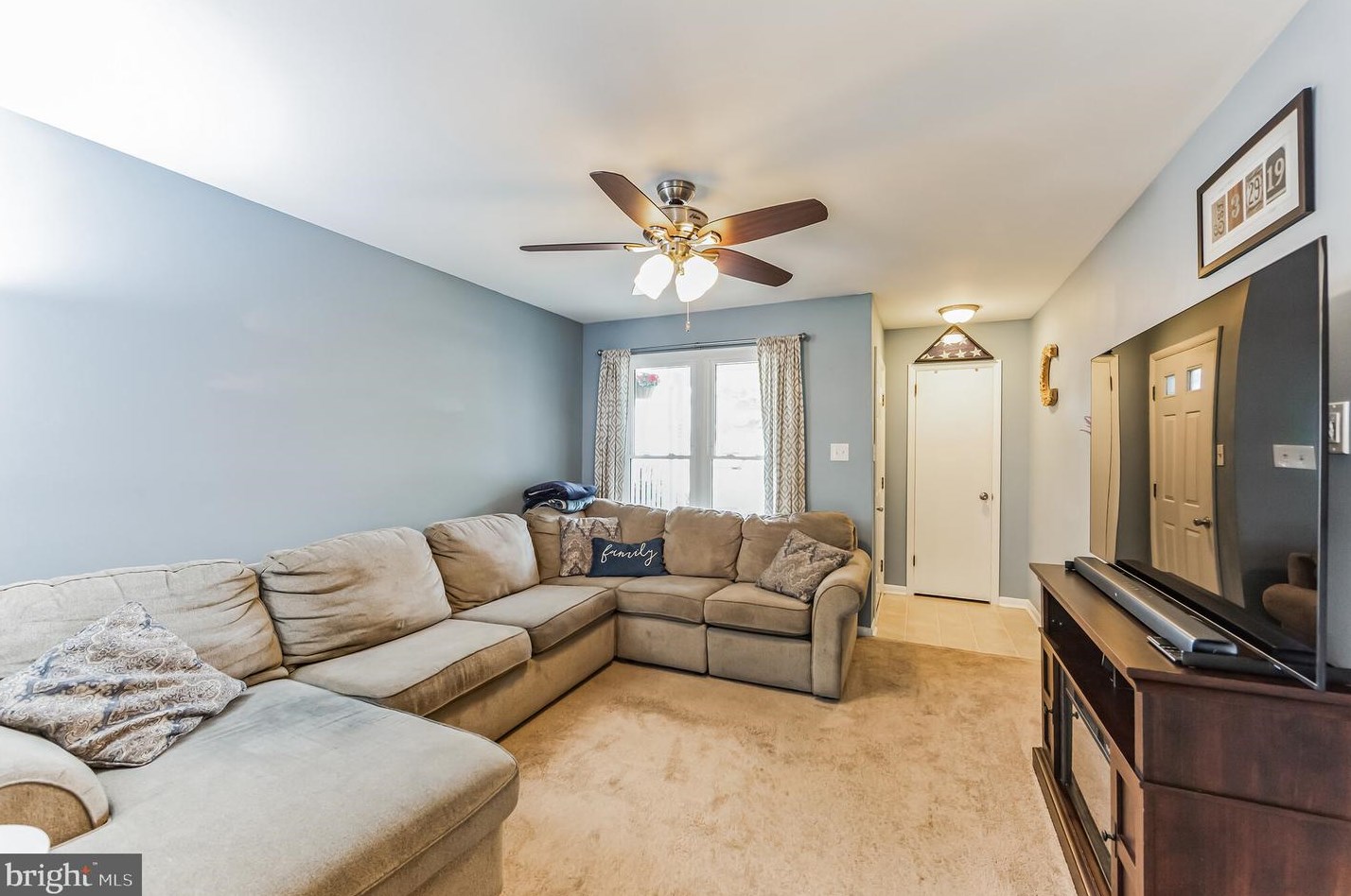 13 Grv Cir, Sellersville PA  18960-1562 exterior