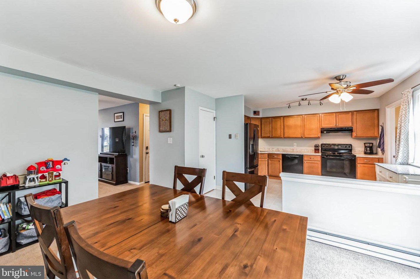 13 Grv Cir, Sellersville PA  18960-1562 exterior