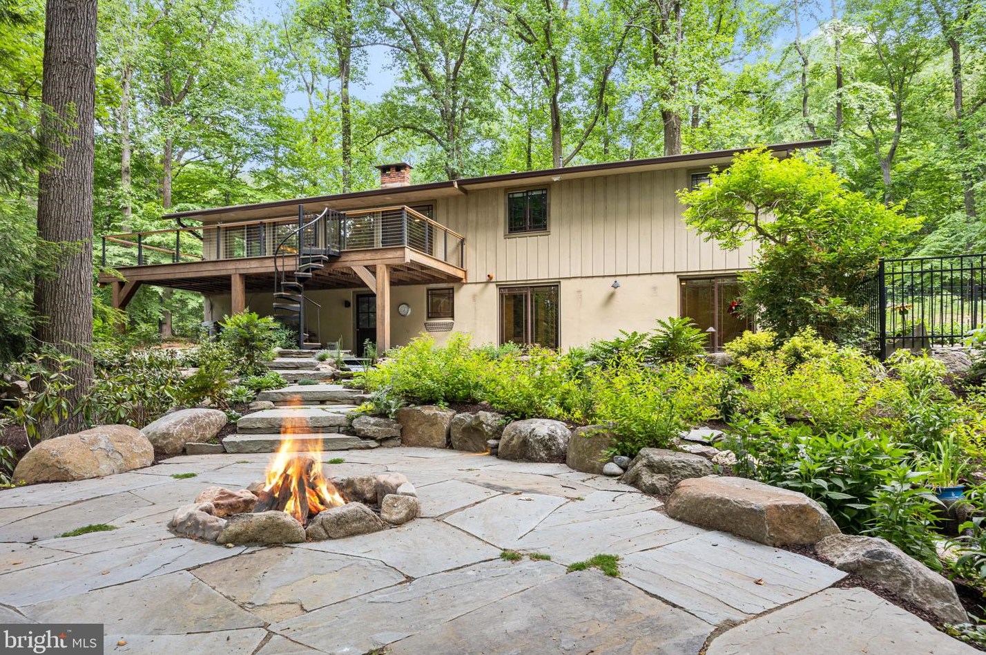 6975 Upper York Rd, New Hope PA  18938-9510 exterior