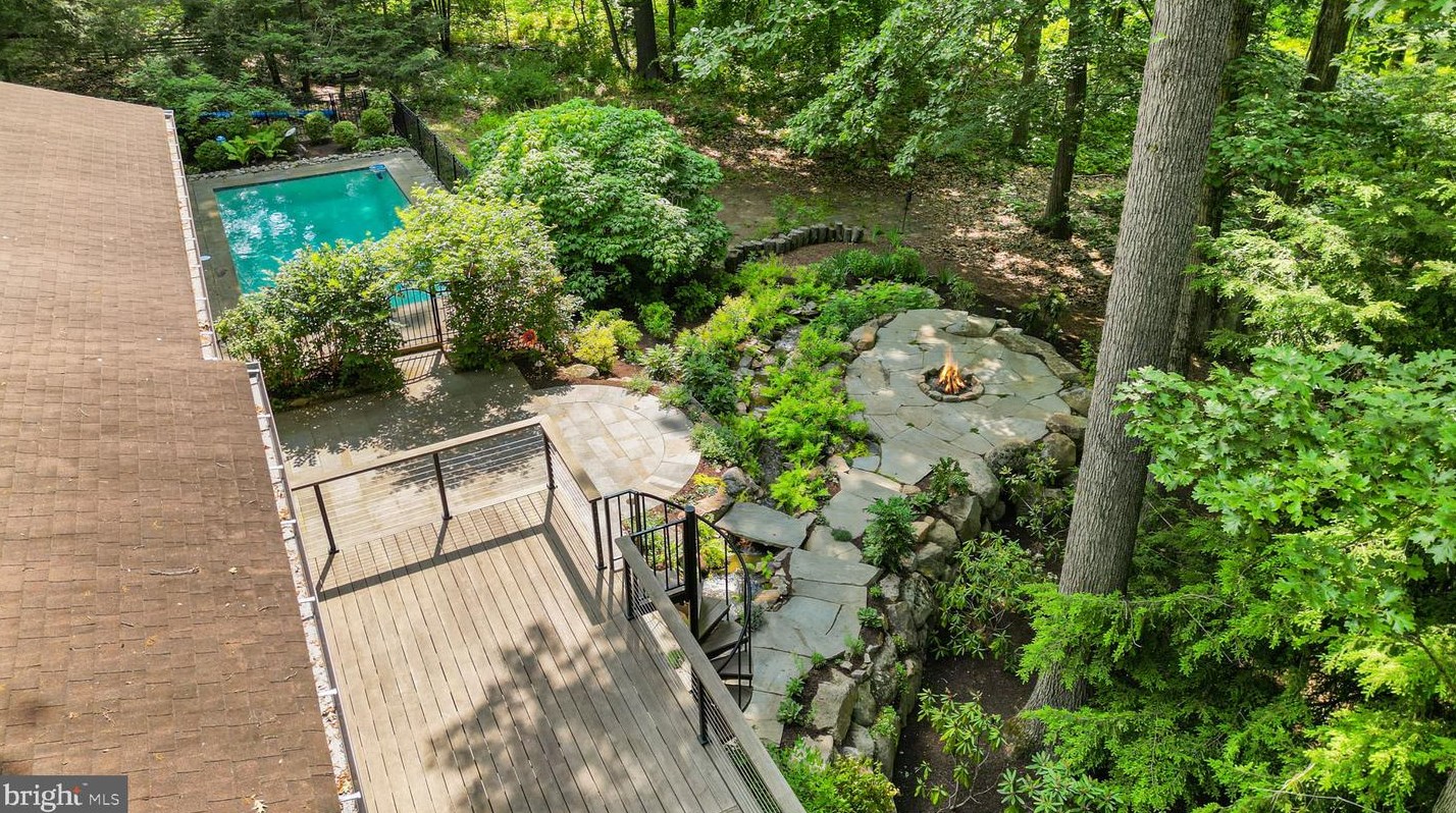 6975 Upper York Rd, New Hope PA  18938-9511 exterior