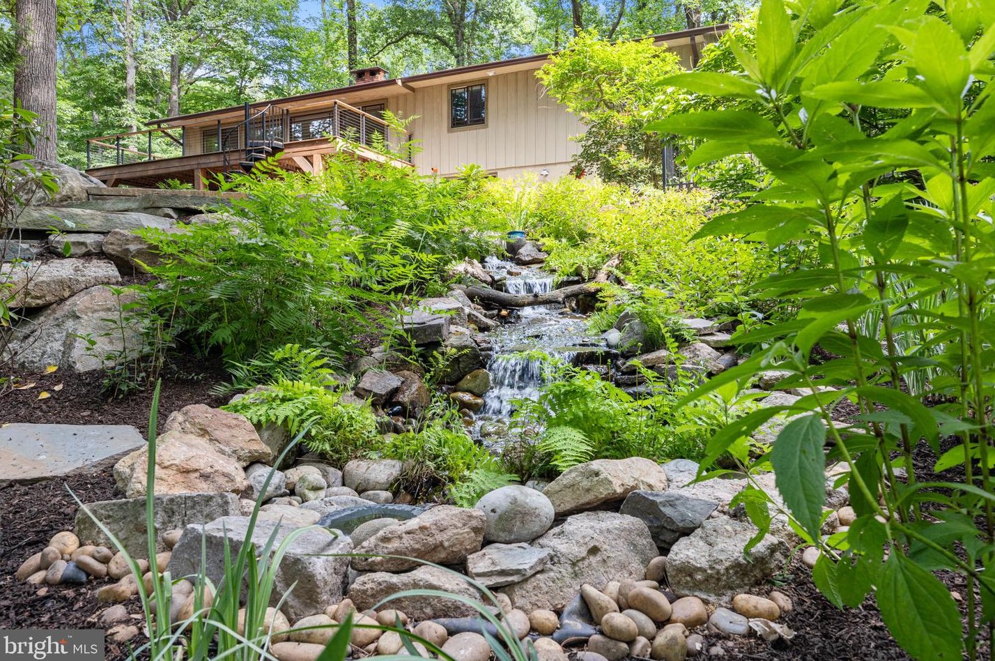 6975 Upper York Rd, New Hope PA  18938-9510 exterior