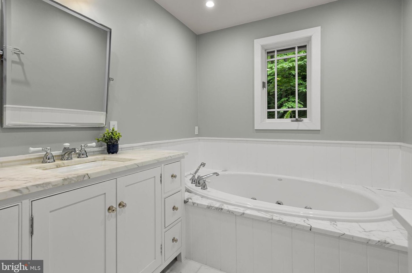 6975 Upper York Rd, New Hope PA  18938-9510 exterior