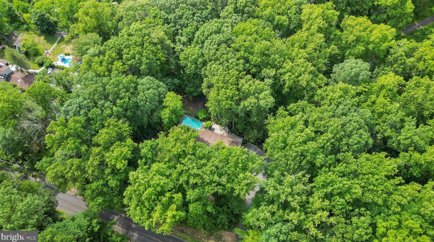 6975 Upper York Rd, New Hope PA  18938-9510 exterior