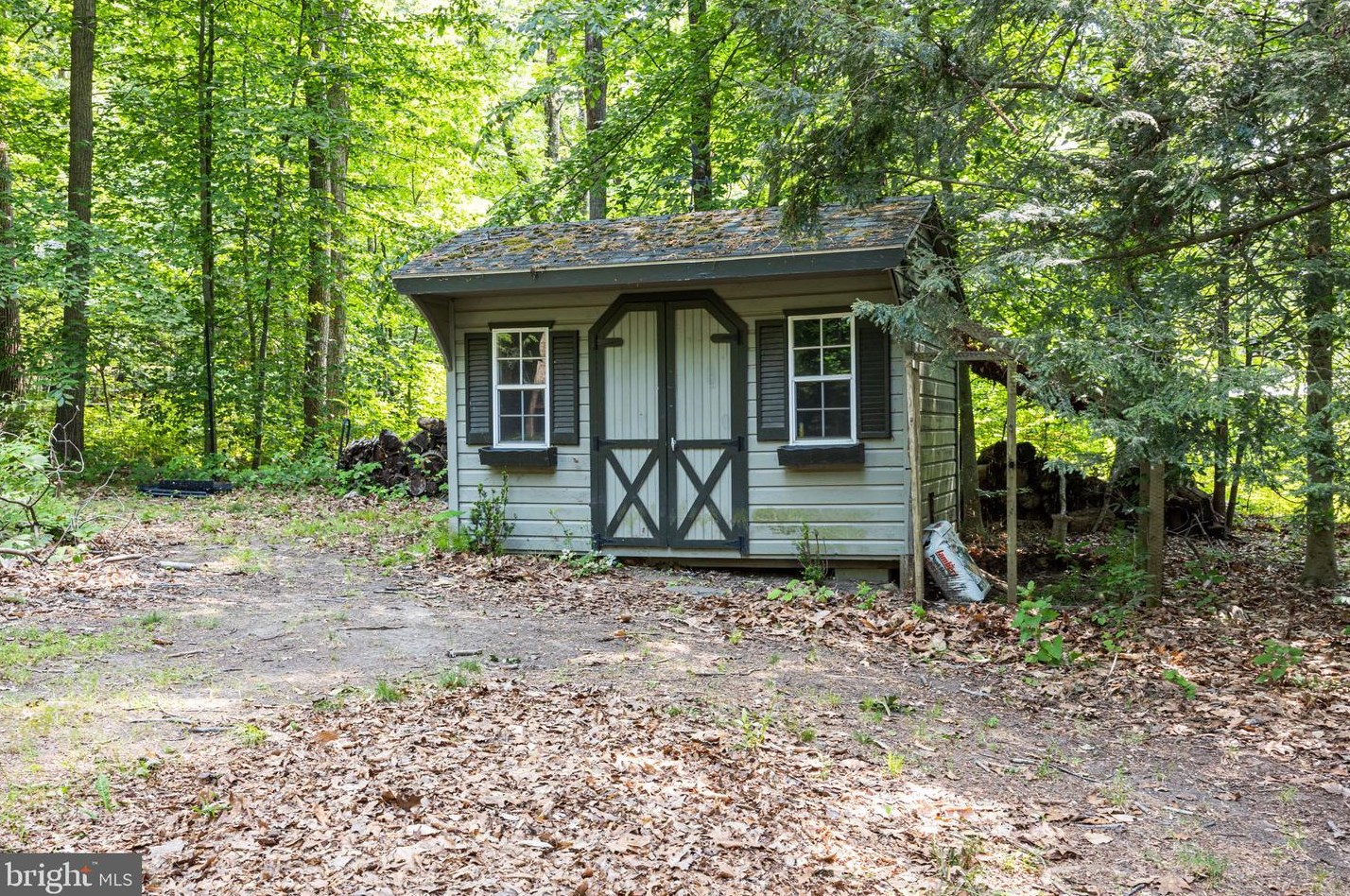 6975 Upper York Rd, New Hope PA  18938-9510 exterior