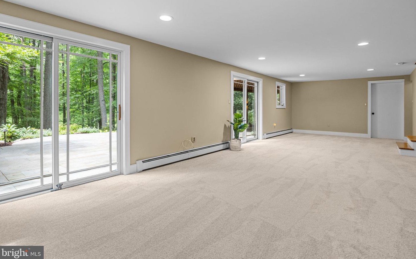 6975 Upper York Rd, New Hope PA  18938-9510 exterior