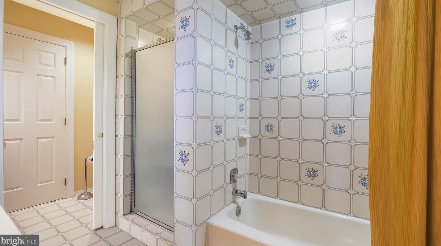 119 Timber Ridge Rd, Upper Makefield PA  18940-2809 exterior