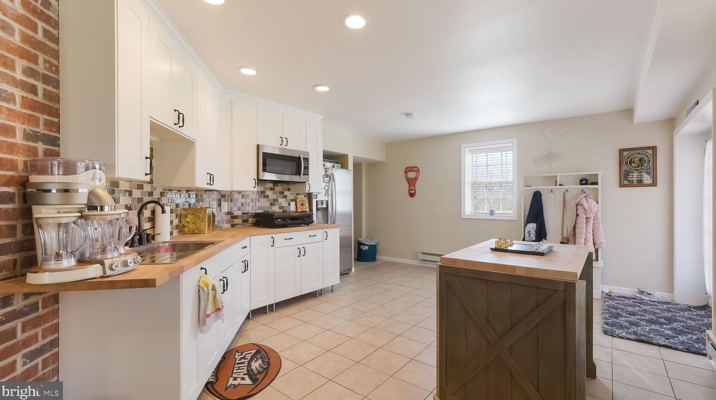 119 Timber Ridge Rd, Upper Makefield PA  18940-2809 exterior