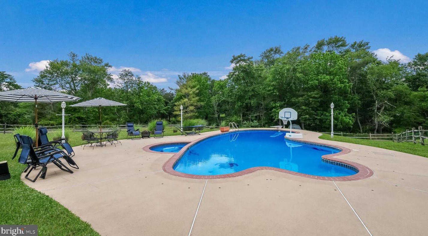 119 Timber Ridge Rd, Upper Makefield PA  18940-2809 exterior