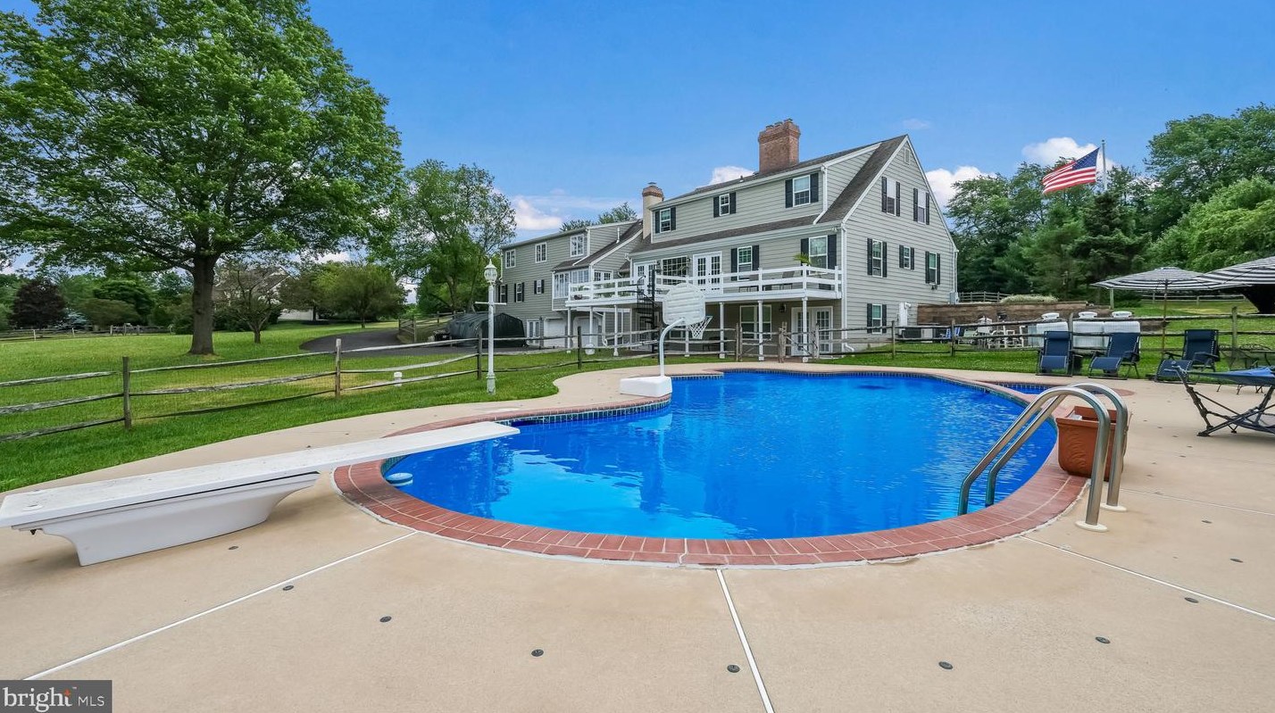 119 Timber Ridge Rd, Upper Makefield PA  18940-2809 exterior