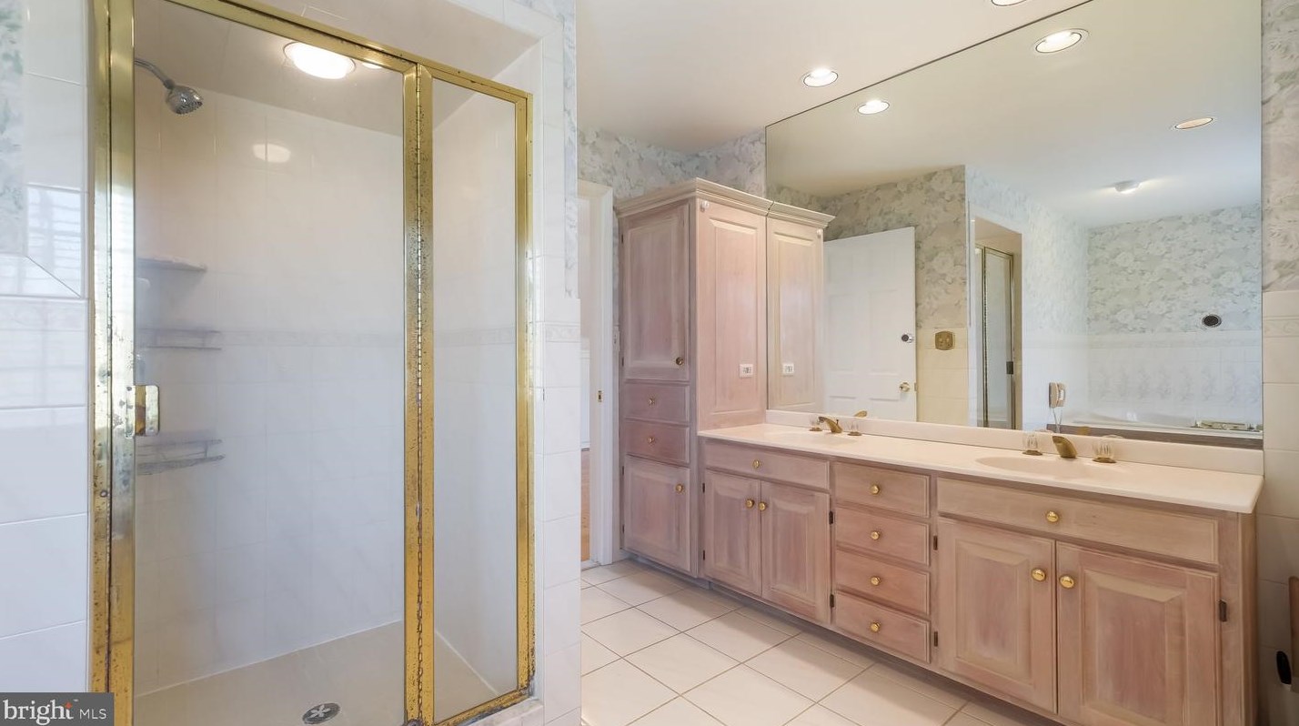 119 Timber Ridge Rd, Upper Makefield PA  18940-2809 exterior