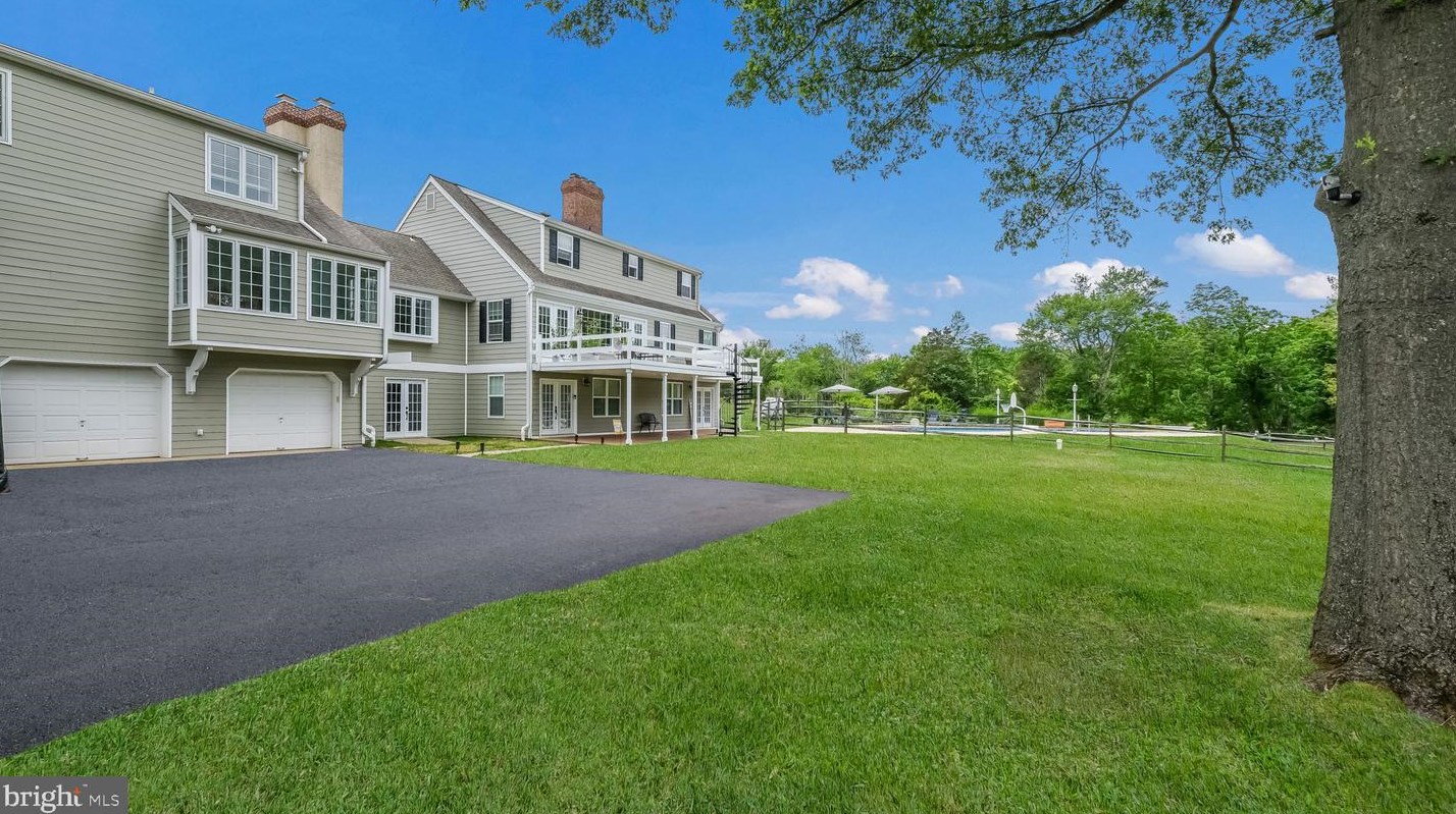 119 Timber Ridge Rd, Upper Makefield PA  18940-2809 exterior