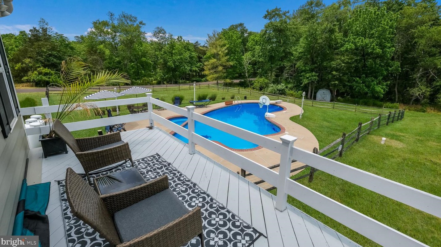 119 Timber Ridge Rd, Upper Makefield PA  18940-2809 exterior