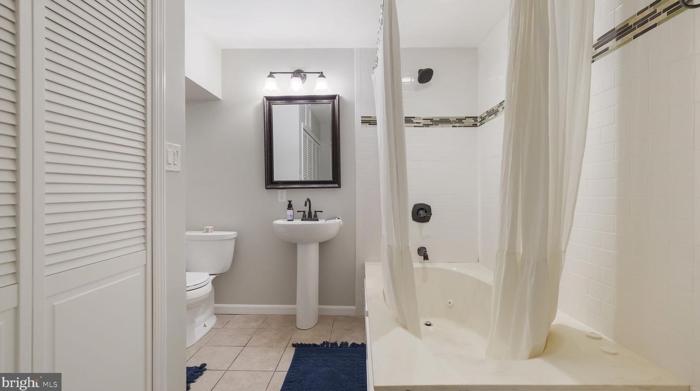 119 Timber Ridge Rd, Upper Makefield PA  18940-2809 exterior